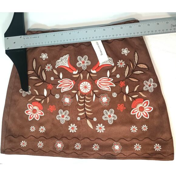 NWT Francesca's Embroidered Floral Suede Poly Mini Size Med Skirt Brown Orange - Picture 7 of 10